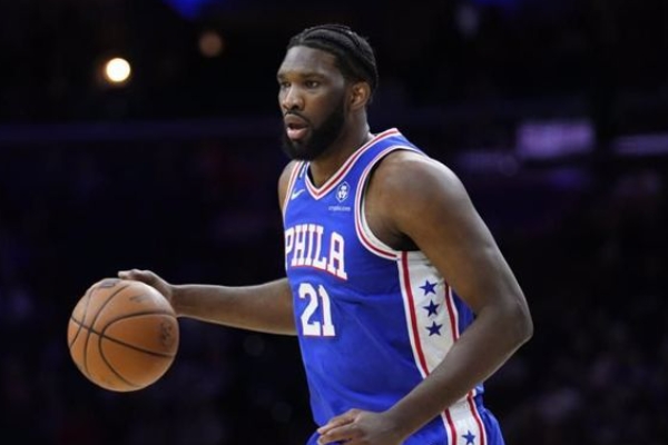 喬爾-恩比德帶傷奮戰助76人主場(chǎng)逆襲猛龍